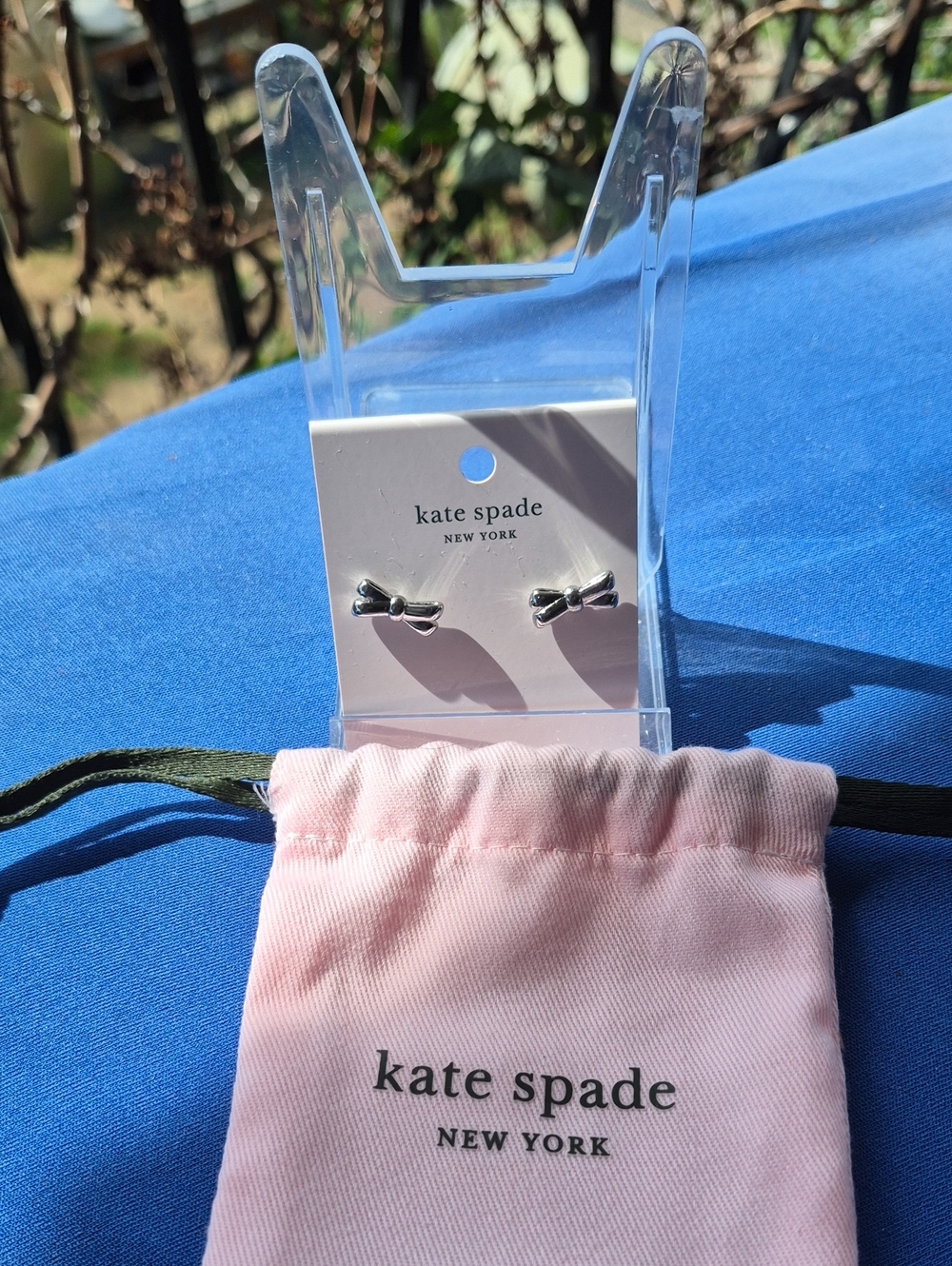 KATE SPADE ♠️ DOUBLE BOW 🩵 Silver STUD EARRINGS w/ branded dustie! 🎁 $49+ R